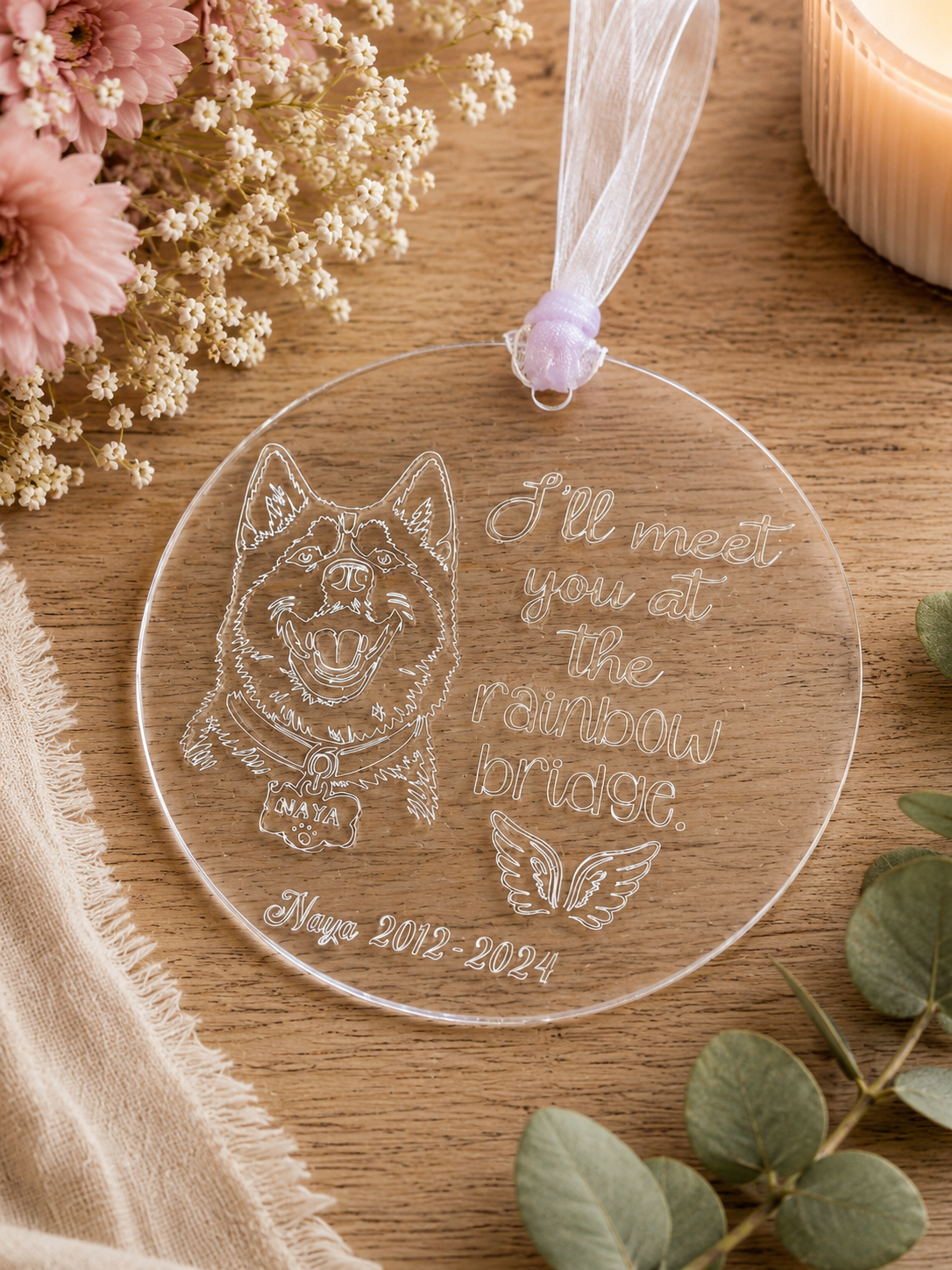 Acrylic decoration with the engraved words, I’ll meet you at the rainbow bridge with a dog, name and dates 